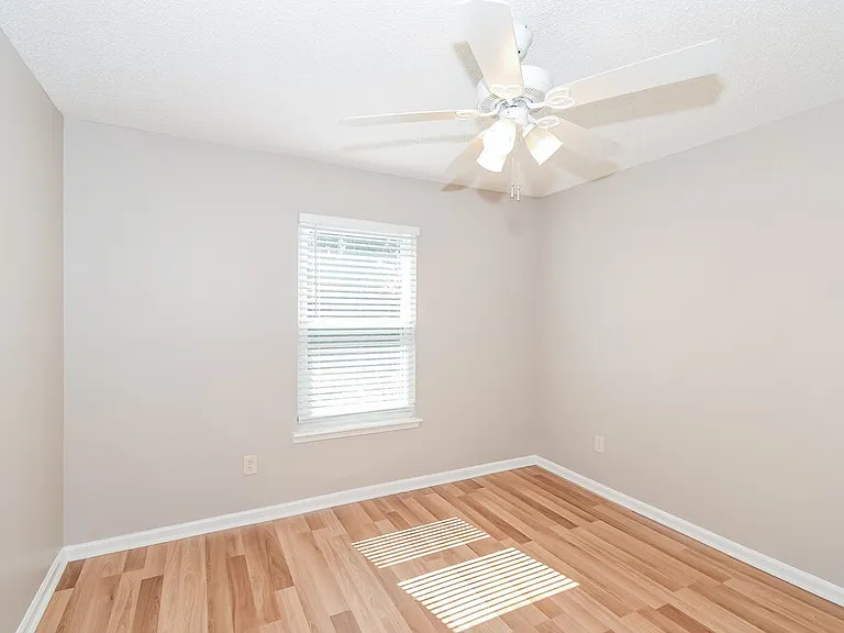 13146 Staffordshire Dr S — Photo 14