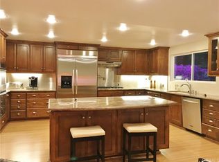 1049 Parkhill Dr, Costa Mesa, CA 92627