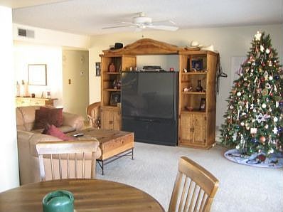 3rd image of 1102 W Topeka Dr