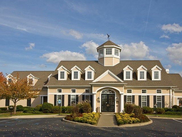 Clubhouse and Leasing Office