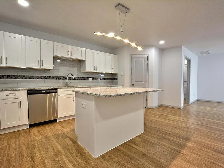 1207 N Essex Ave — Photo 7
