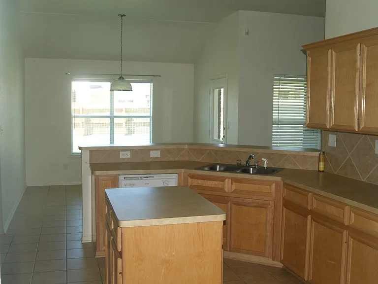 5802 Venetian Ct — Photo 8