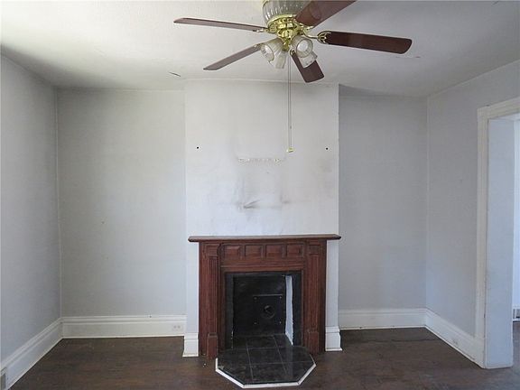 3rd image of 804 Dubois St