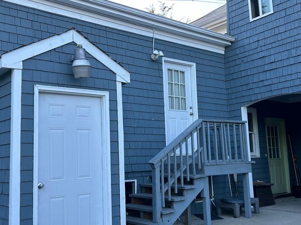 569 Winthrop St #1