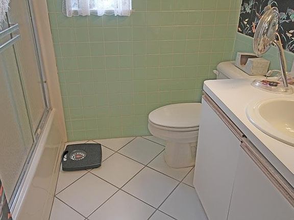 4th image of 571 SW South River Dr APT 107