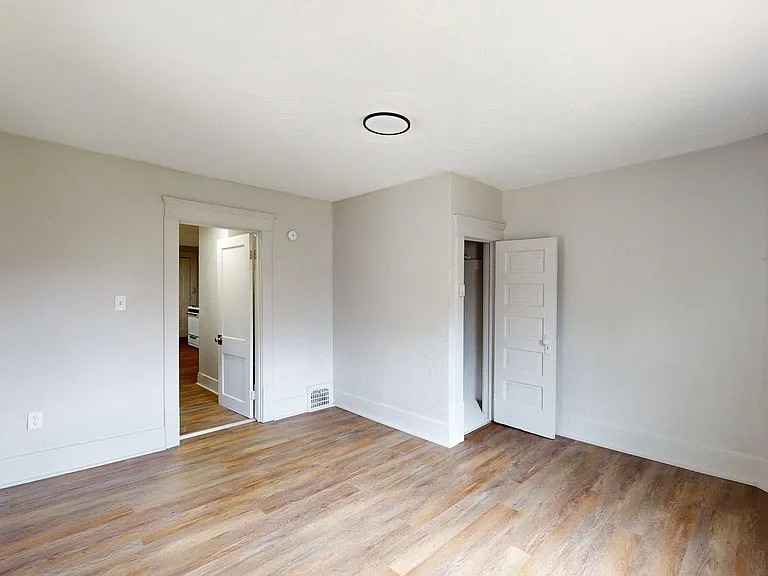 1141 McKinley Ave — Photo 5