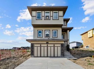 129 Heritage Blvd, Cochrane, AB T4C3G8