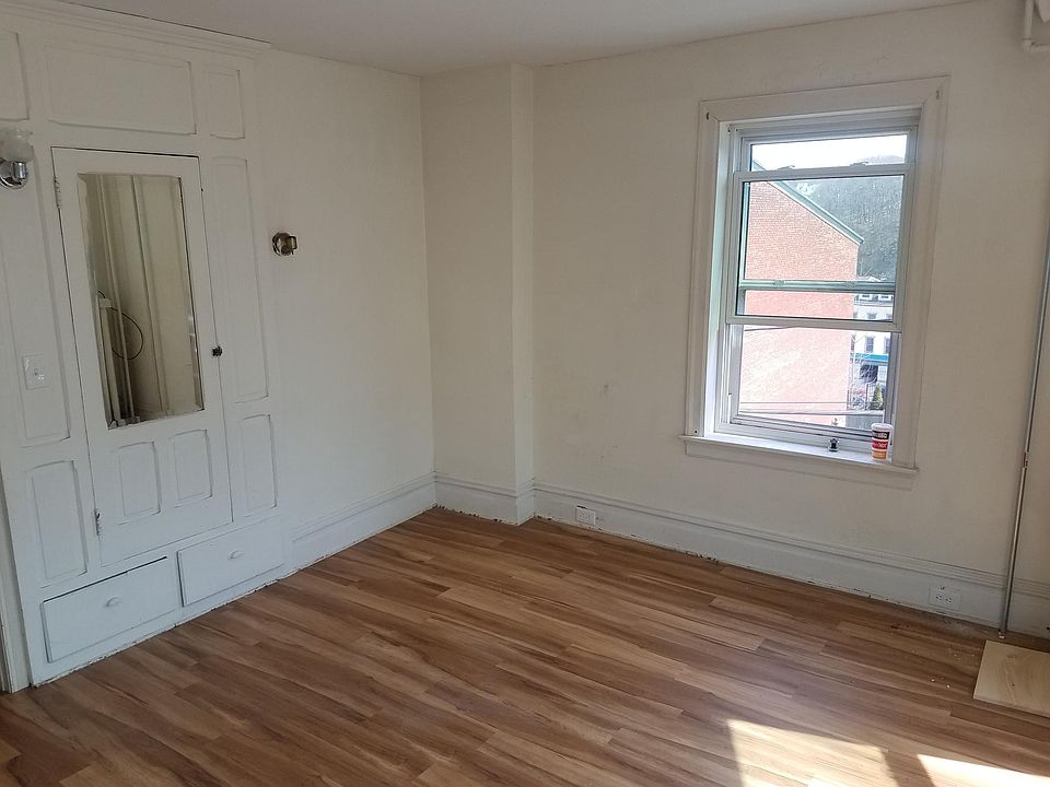 2nd image of 200 Schuylkill Ave