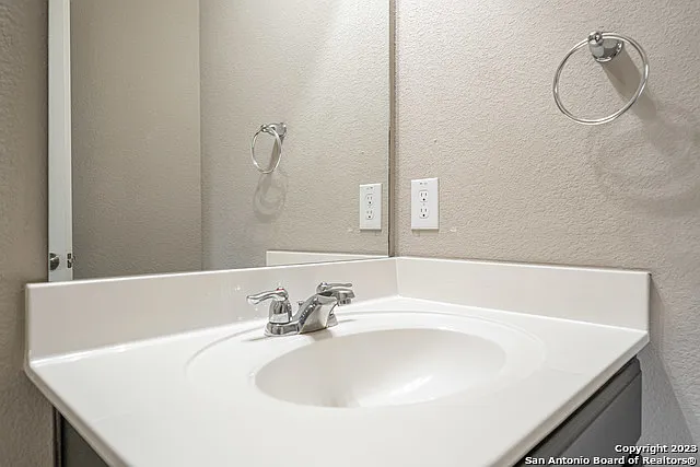 12911 Brewster Ml — Photo 20