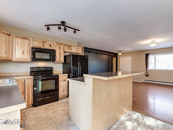 3rd image of 102 E Rosebud Ave