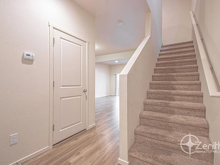 8515 NE 13th Pl — Photo 3