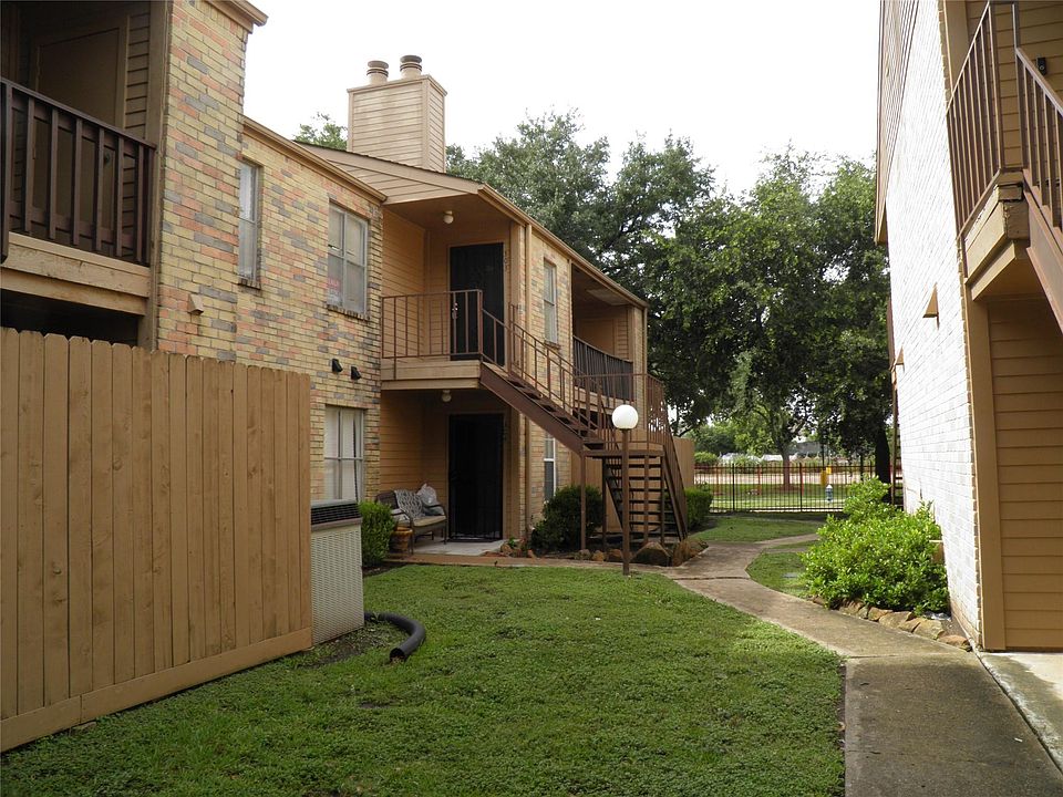1st image of 10555 Turtlewood Ct Unit 303