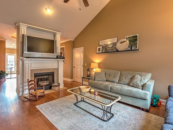 3rd image of 5231 Pioneer Pl #1