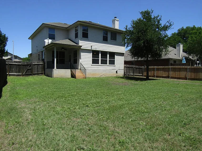 593 Cullen Blvd — Photo 29