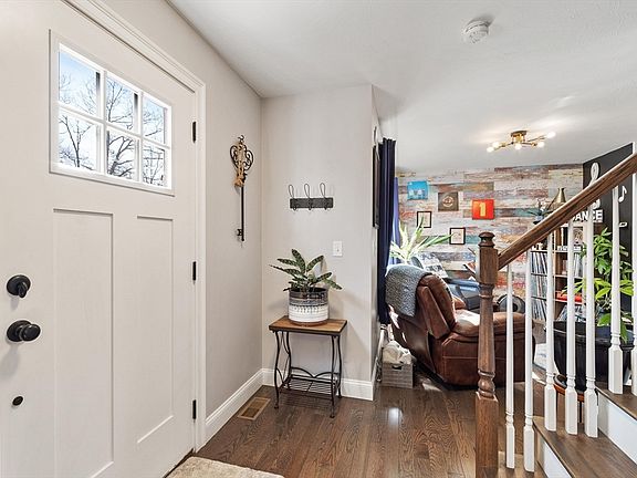 3rd image of 4 Brooks Rd