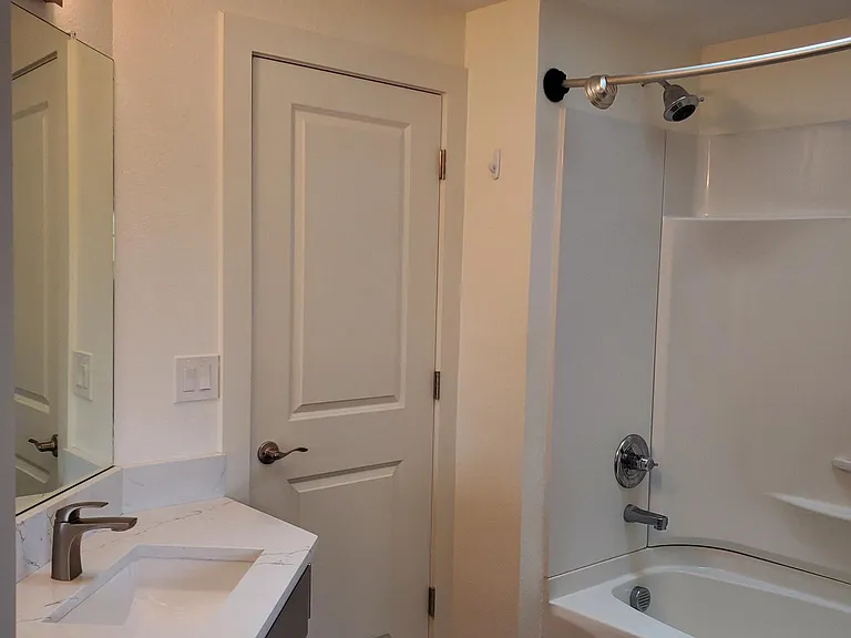 14290 SW Hall Blvd — Photo 10