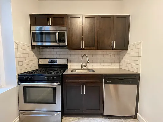Rented by Hillel Realty Group | media 3