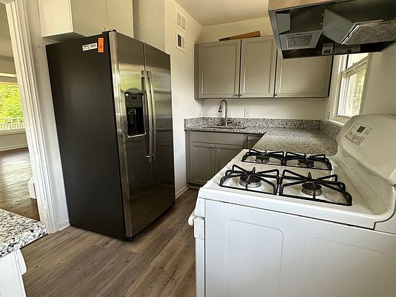 3rd image of 2107 Belle View Blvd