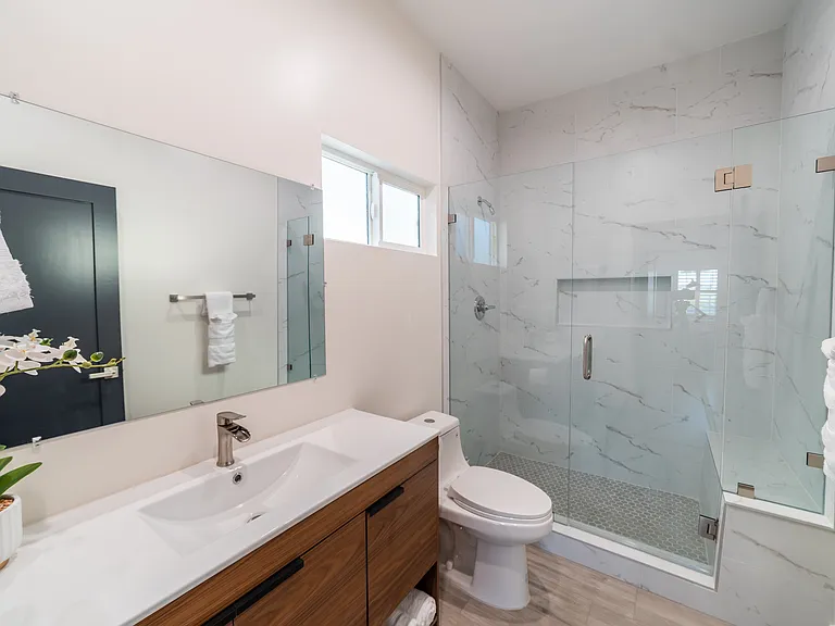1140 Elden Ave #1 — Photo 5