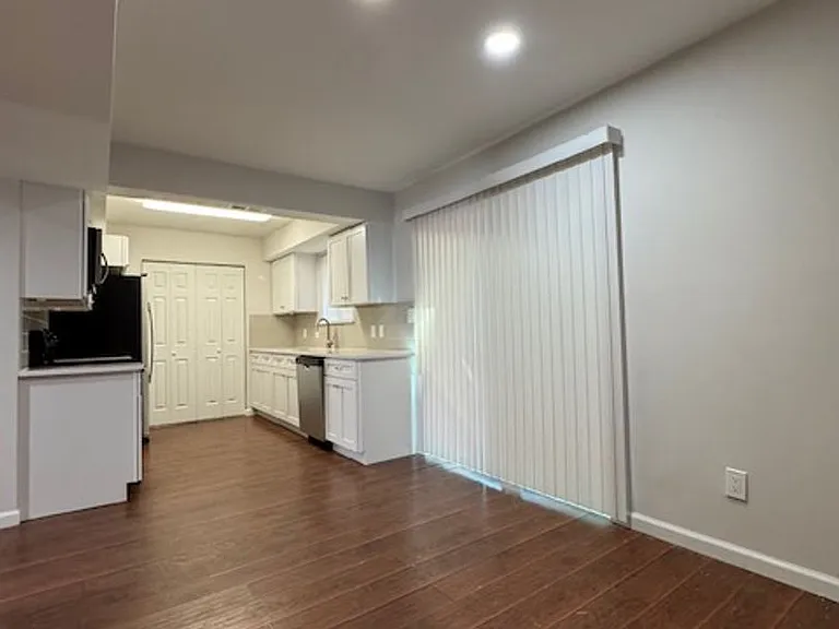 1908 Stephens St — Photo 11