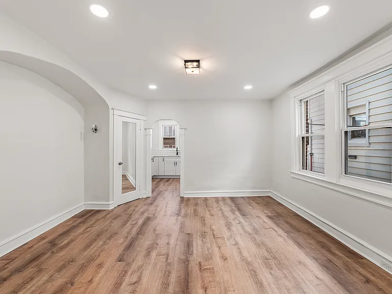 5748 Dunlap St — Photo 10