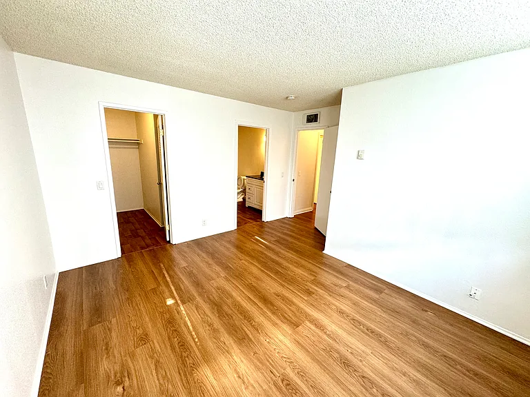 Martin Woods Apartment Homes — Photo 19
