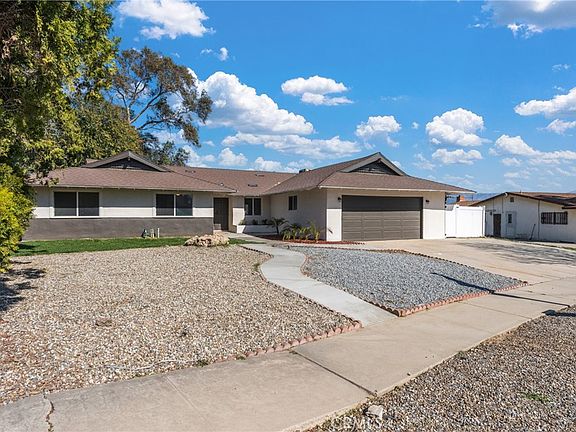 3rd image of 1423 N Terrace Rd