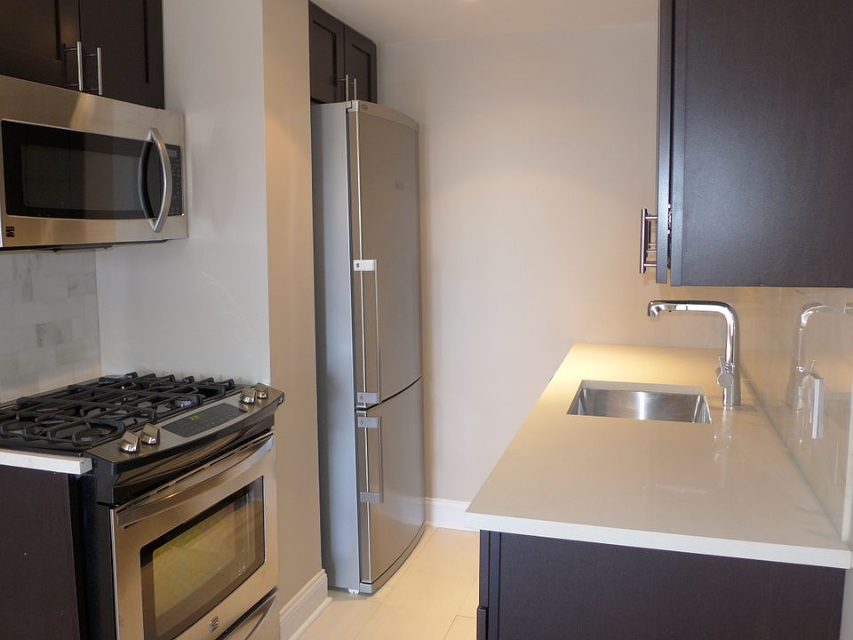 1st image of 310 Greenwich St APT 38l