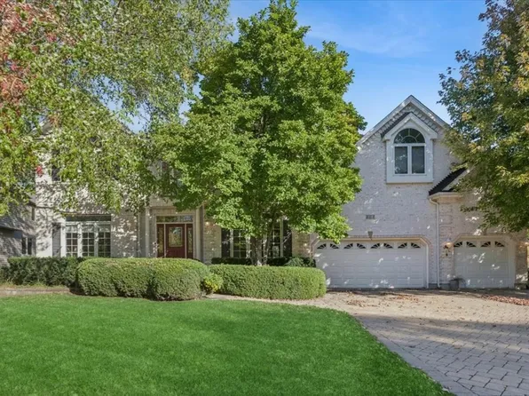 884 Twin Elms Ln, Batavia, IL 60510