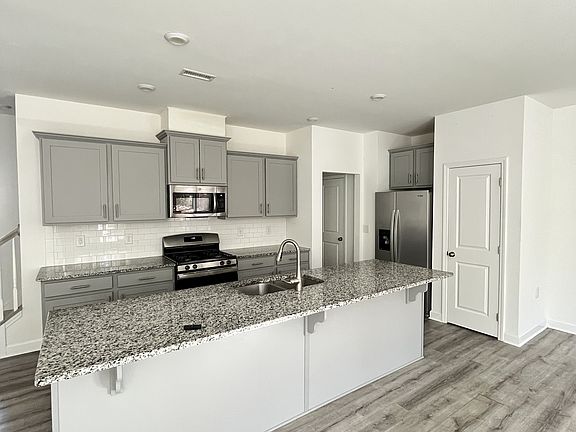 4th image of 135 Orvis Dr