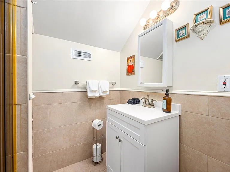 25 S Oakland Ave — Photo 24
