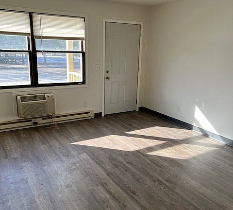3rd image of 1203 Dixon Ave #C