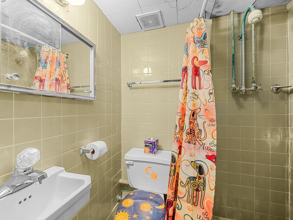 22nd image of 3042 Huffman Blvd