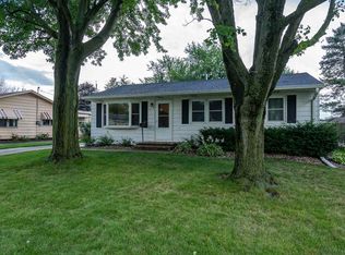1019 N 12th St, Clinton, IA 52732