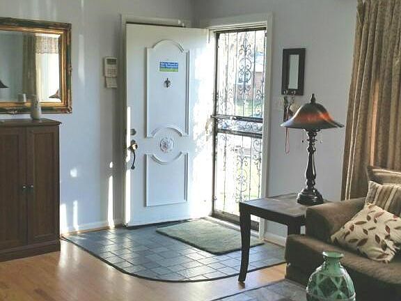 Slate foyer and hardwood flooring
