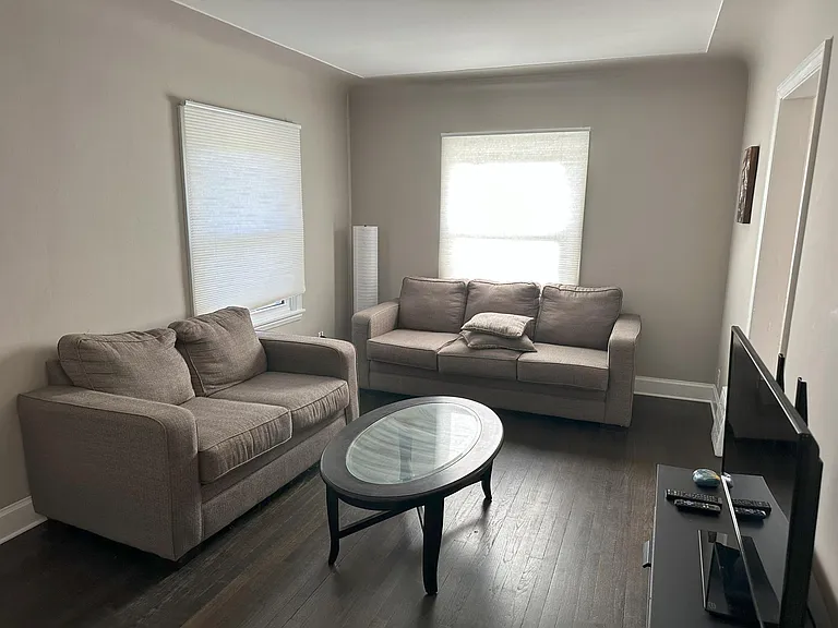 21503 Collingham Ave — Photo 9