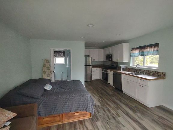3rd image of 186 Ocean Blvd
