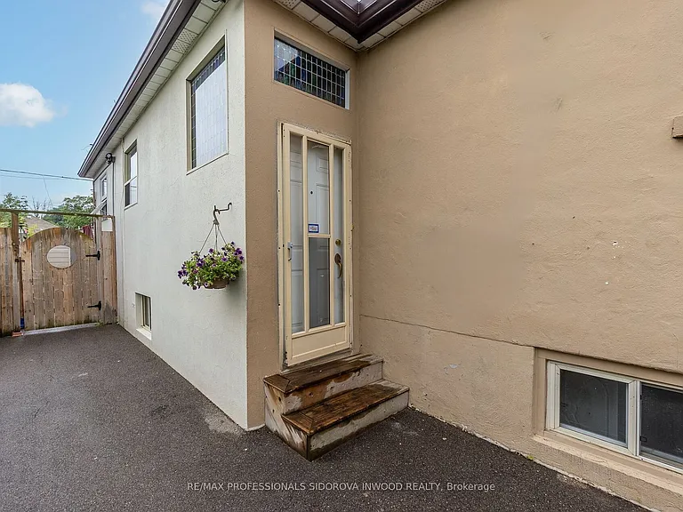 1 Dixon Rd #2 — Photo 2