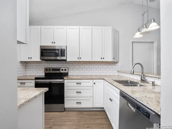 14416 BLUEWOOD DR, San Antonio, TX 78233