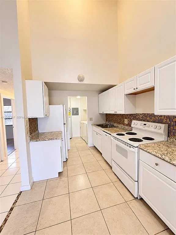 3 bed, 2.0 bath, 1040 sqft, $2,290 — Photo 3