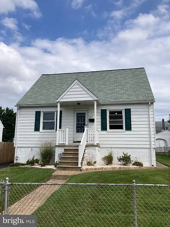 3 bed, 1.5 bath, 1625 sqft, $2,000 — Photo 2