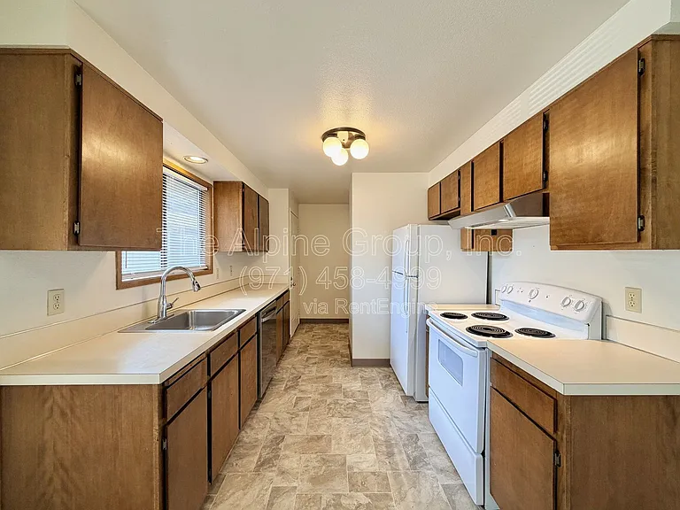 240 NE 143rd Ave — Photo 6