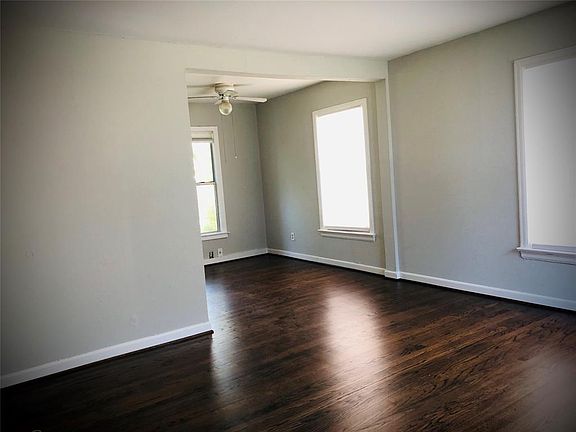 3rd image of 317 N Oak Cliff Blvd