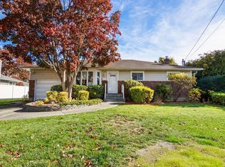 599 Saint George Ave, North Babylon, NY 11703