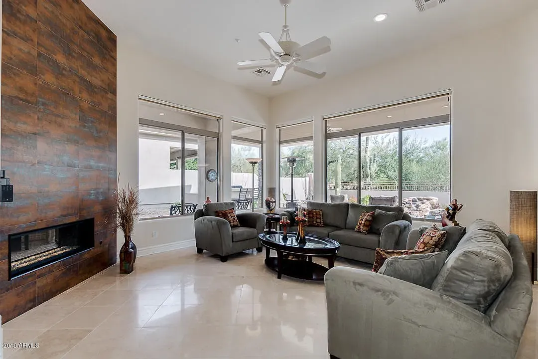 3 bed, 2423 sqft, $6,300 — Photo 4