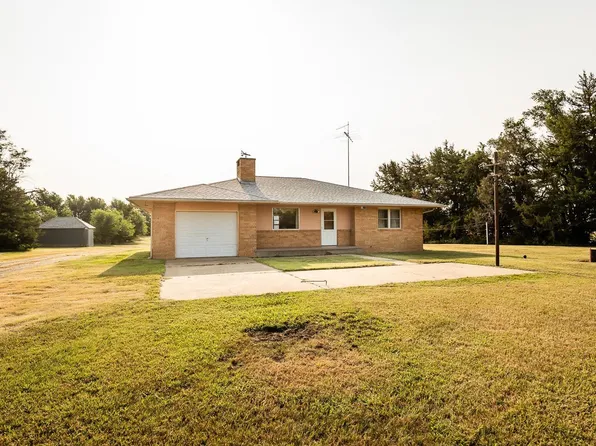 165 N 290th Rd, Beverly, KS 67423