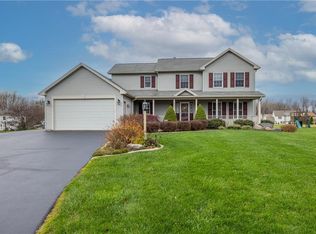 1153 Sweet Creek Cir, Webster, NY 14580