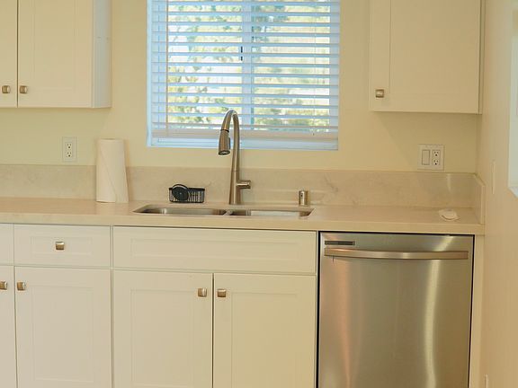 3rd image of 11154 Aster St