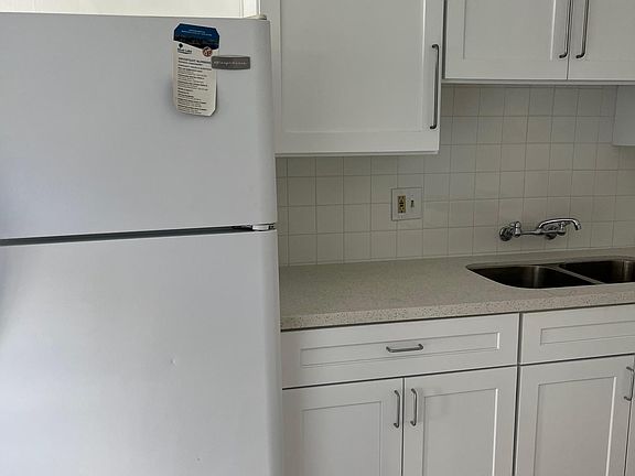 3rd image of 3612 Effie St