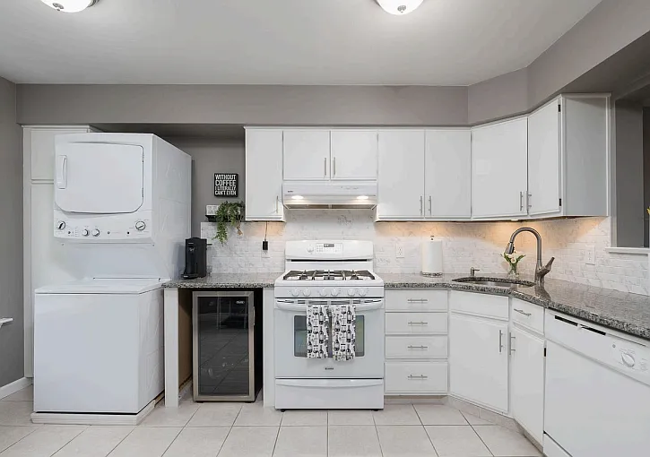 2 bed, 1.5 bath, 1216 sqft, $2,640 — Photo 3